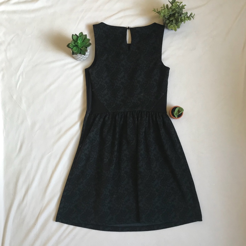 Cute flower dress! Size: S